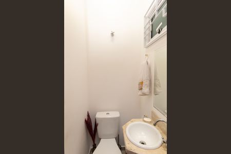 Casa de condomínio à venda com 70m², 2 quartos e 2 vagasLavabo