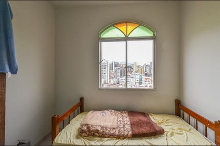 Apartamento à venda com 181m², 4 quartos e 2 vagas Apartamento à venda com 181m², 4 quartos e 2 vagasQuarto de Serviço