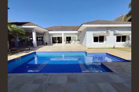 Casa de condomínio para alugar com 400m², 5 quartos e 4 vagasÁrea externa