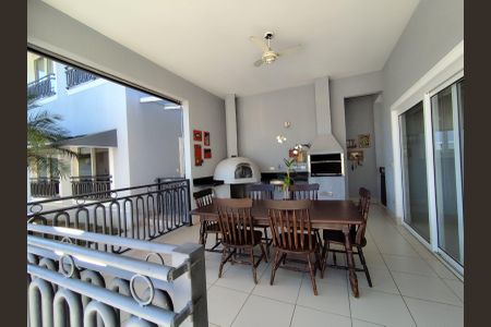 Casa de condomínio para alugar com 400m², 5 quartos e 4 vagasCozinhaÁrea externa