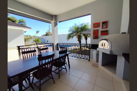 Casa de condomínio para alugar com 400m², 5 quartos e 4 vagasÁrea externa