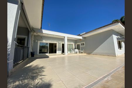 Casa de condomínio para alugar com 400m², 5 quartos e 4 vagasÁrea externa