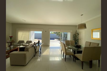 Sala de casa de condomínio para alugar com 5 quartos, 400m² em Jardim Altos de Santana Ii, Jacareí