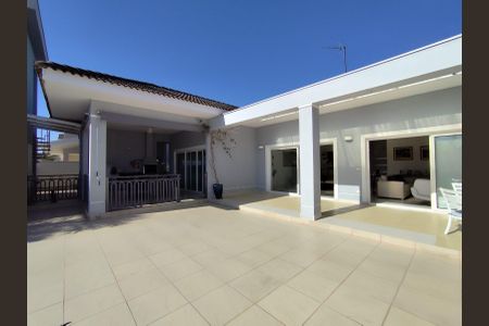 Casa de condomínio para alugar com 400m², 5 quartos e 4 vagasÁrea externa