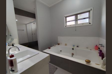 Casa de condomínio para alugar com 400m², 5 quartos e 4 vagasBanheiro