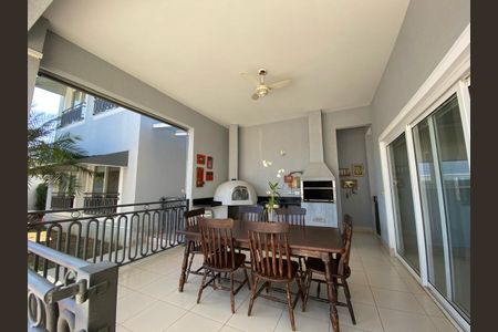 Casa de condomínio para alugar com 400m², 5 quartos e 4 vagasÁrea externa