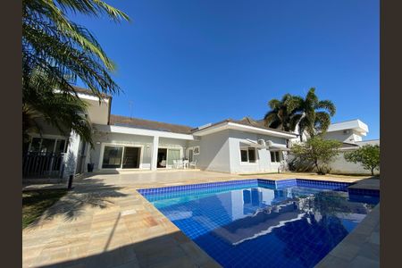 Casa de condomínio para alugar com 400m², 5 quartos e 4 vagasÁrea externa