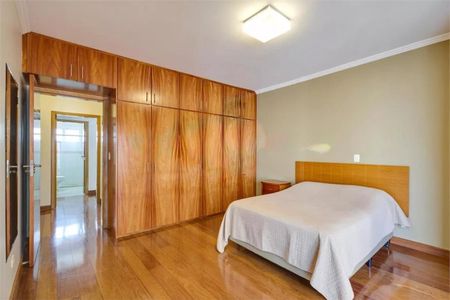 Casa à venda com 260m², 6 quartos e 4 vagasFoto 08