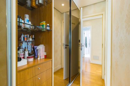 Apartamento à venda com 177m², 3 quartos e 4 vagas Apartamento à venda com 177m², 3 quartos e 4 vagas Closet - Suíte 2