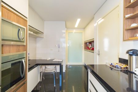 Apartamento à venda com 177m², 3 quartos e 4 vagas Apartamento à venda com 177m², 3 quartos e 4 vagasCozinha