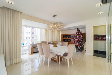 Apartamento à venda com 177m², 3 quartos e 4 vagas Apartamento à venda com 177m², 3 quartos e 4 vagasSala de Jantar