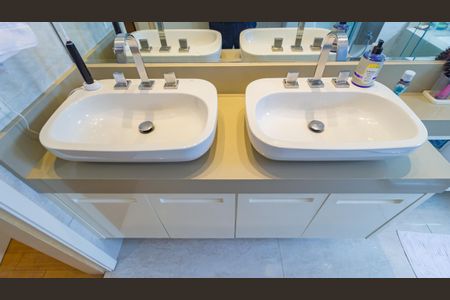 Apartamento à venda com 177m², 3 quartos e 4 vagas Apartamento à venda com 177m², 3 quartos e 4 vagasDetalhe Banheiro - Suíte 2