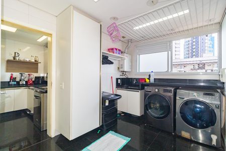 Apartamento à venda com 177m², 3 quartos e 4 vagas Apartamento à venda com 177m², 3 quartos e 4 vagasÁrea de Serviço