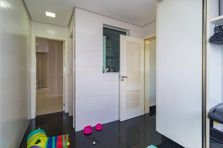 Apartamento à venda com 177m², 3 quartos e 4 vagas Apartamento à venda com 177m², 3 quartos e 4 vagasÁrea de Serviço