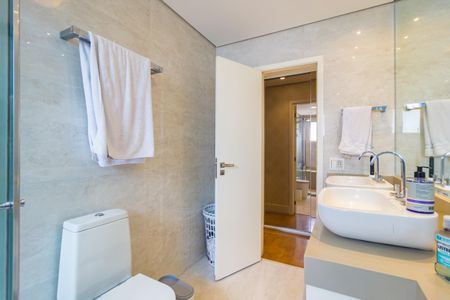 Apartamento à venda com 177m², 3 quartos e 4 vagas Apartamento à venda com 177m², 3 quartos e 4 vagasBanheiro - Suíte 2