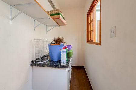 Casa para alugar com 100m², 5 quartos e 1 vaga Casa para alugar com 100m², 5 quartos e 1 vagaCozinha e Área de Serviço