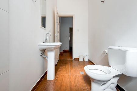 Casa para alugar com 100m², 5 quartos e 1 vaga Casa para alugar com 100m², 5 quartos e 1 vagaBanheiro Corredor