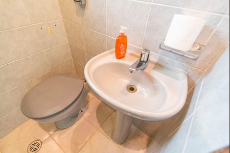 Casa à venda com 191m², 3 quartos e 5 vagasLavabo da Área de Serviço e Churrasqueira 