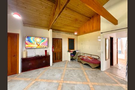 Casa para alugar com 2000m², 2 quartos e 15 vagasSala