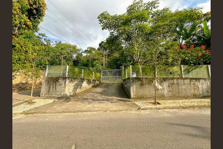 Casa para alugar com 2000m², 2 quartos e 15 vagasFachada