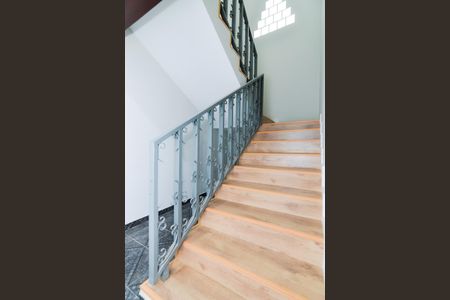 Casa à venda com 312m², 4 quartos e 2 vagasEscada Sala/Quartos