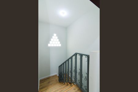 Casa à venda com 312m², 4 quartos e 2 vagasEscada Quartos/Sala