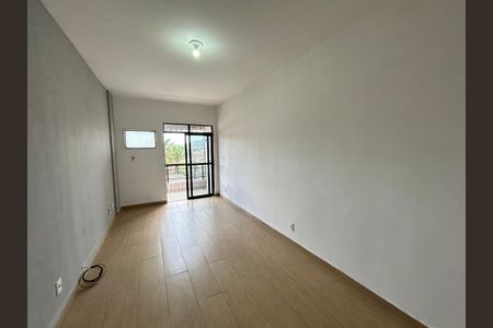 Sala de apartamento para alugar com 2 quartos, 63m² em Rocha Miranda, Rio de Janeiro