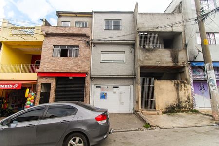 Casa para alugar com 68m², 2 quartos e 1 vaga Casa para alugar com 68m², 2 quartos e 1 vagaFachada + Placa