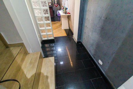 Hall de casa para alugar com 2 quartos, 68m² em Conjunto Residencial José Bonifácio, São Paulo