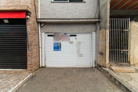 Casa para alugar com 68m², 2 quartos e 1 vaga Casa para alugar com 68m², 2 quartos e 1 vagaFachada + Placa