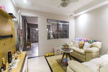 Sala de casa para alugar com 2 quartos, 68m² em Conjunto Residencial José Bonifácio, São Paulo