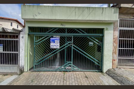 Casa à venda com 142m², 3 quartos e 2 vagasFachada + Placa