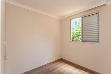 Quarto 2 de apartamento para alugar com 2 quartos, 48m² em Jardim Lallo, São Paulo
