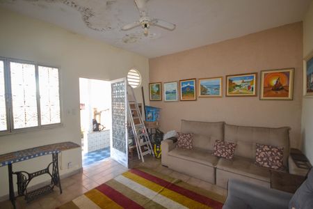 Casa para alugar com 100m², 2 quartos e 2 vagasSala