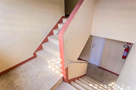 Apartamento à venda com 59m², 2 quartos e 1 vagaEscada