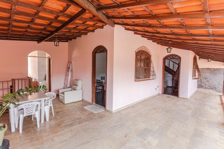 Casa à venda com 360m², 4 quartos e 3 vagasVaranda/Entrada