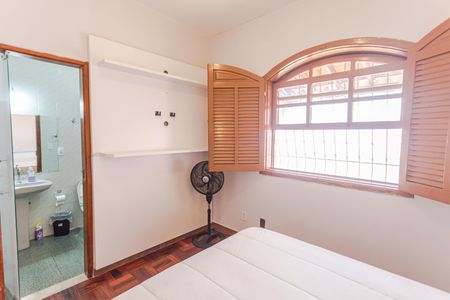 Casa à venda com 360m², 4 quartos e 3 vagasSuíte