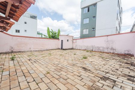 Casa à venda com 360m², 4 quartos e 3 vagasQuintal