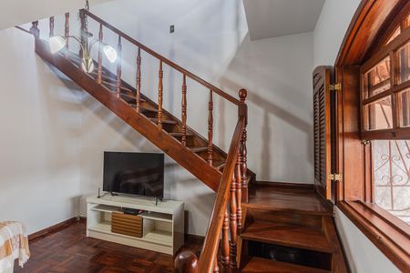 Casa à venda com 360m², 4 quartos e 3 vagasEscada de Acesso ao Quarto 4