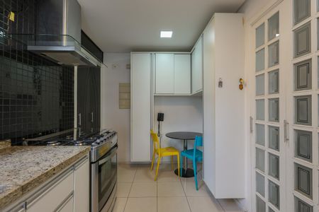 Apartamento à venda com 150m², 3 quartos e 2 vagas Apartamento à venda com 150m², 3 quartos e 2 vagasCozinha