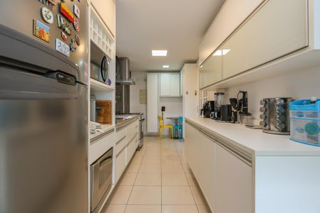Apartamento à venda com 150m², 3 quartos e 2 vagas Apartamento à venda com 150m², 3 quartos e 2 vagasCozinha
