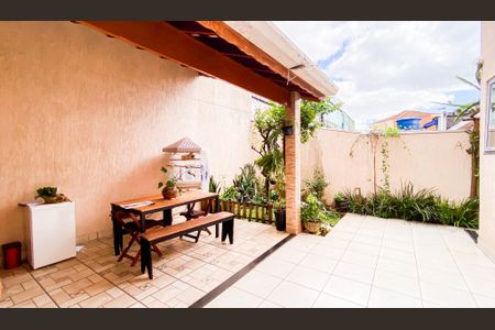 Casa à venda com 250m², 3 quartos e 2 vagas Casa à venda com 250m², 3 quartos e 2 vagasÁrea de Serviço