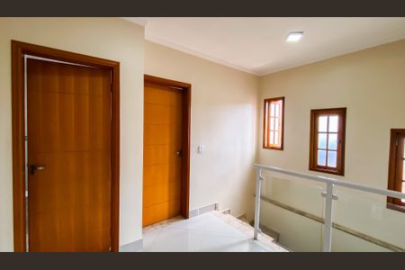 Casa à venda com 250m², 3 quartos e 2 vagas Casa à venda com 250m², 3 quartos e 2 vagasCorredor