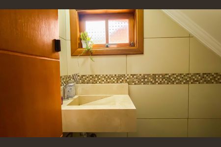 Casa à venda com 250m², 3 quartos e 2 vagas Casa à venda com 250m², 3 quartos e 2 vagasLavabo