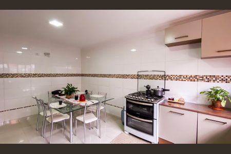 Casa à venda com 250m², 3 quartos e 2 vagas Casa à venda com 250m², 3 quartos e 2 vagasCozinha