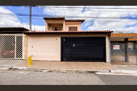 Casa à venda com 250m², 3 quartos e 2 vagas Casa à venda com 250m², 3 quartos e 2 vagasFachada