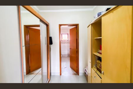 Casa à venda com 250m², 3 quartos e 2 vagas Casa à venda com 250m², 3 quartos e 2 vagasSuite