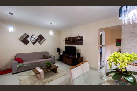 Casa à venda com 250m², 3 quartos e 2 vagas Casa à venda com 250m², 3 quartos e 2 vagasSala