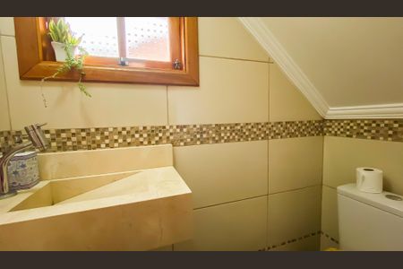 Casa à venda com 250m², 3 quartos e 2 vagas Casa à venda com 250m², 3 quartos e 2 vagasLavabo