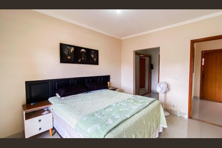 Casa à venda com 250m², 3 quartos e 2 vagas Casa à venda com 250m², 3 quartos e 2 vagasSuite